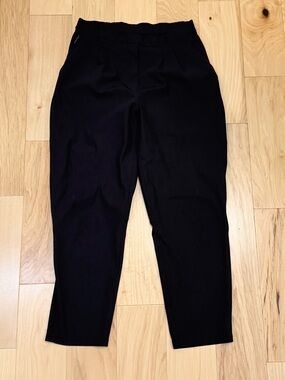 Lululemon Women’s Essential High-Rise Trouser